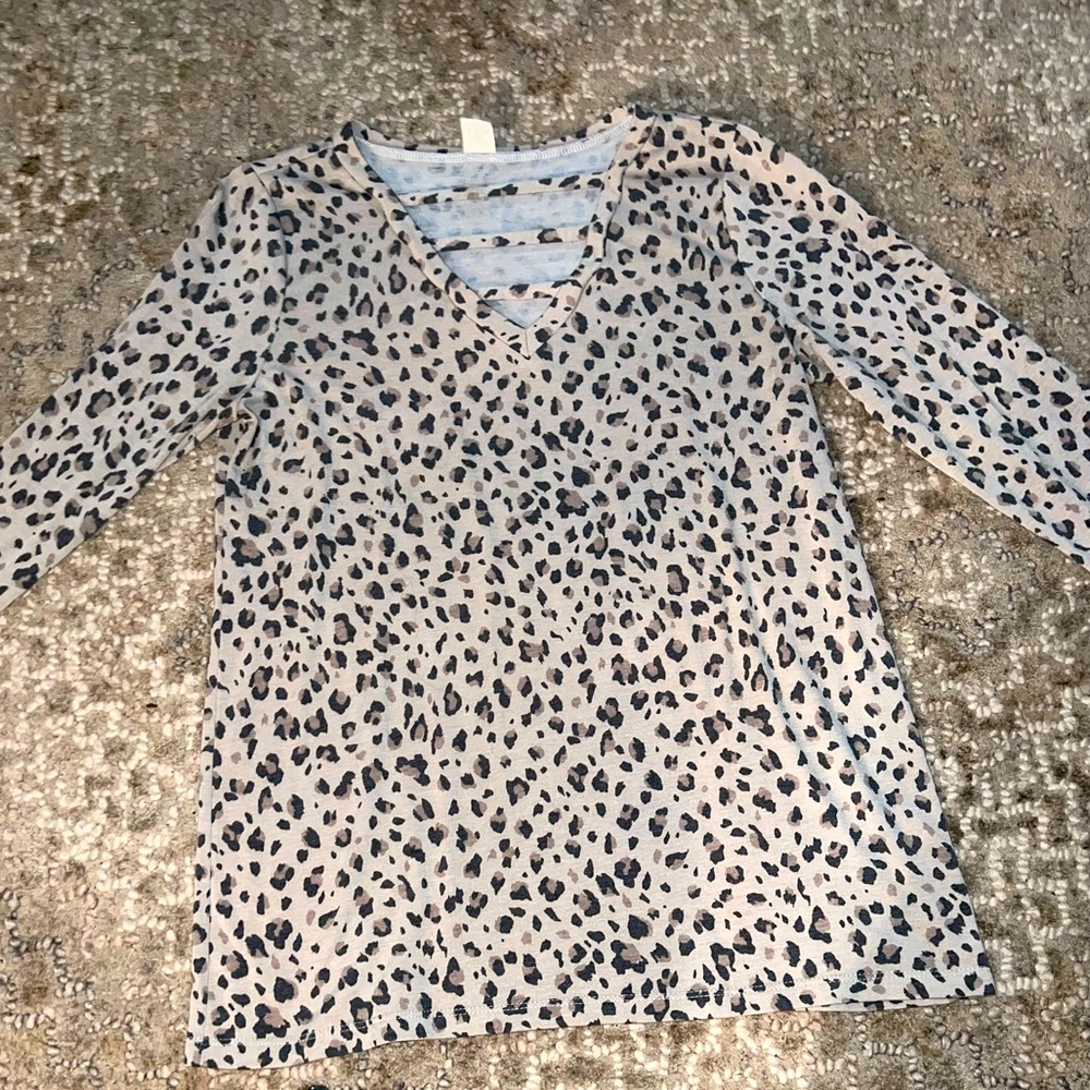 Sew in love long sleeve top. Like new condition.